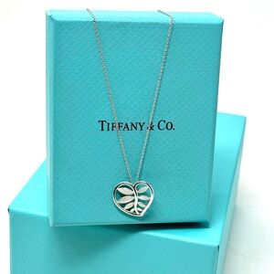 Authentic Tiffany & co. Paloma Picasso Villa Palm Leaf Pendant Necklace.